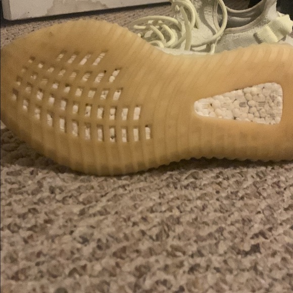 selling butter yeezys size 9 - Picture 1 of 4
